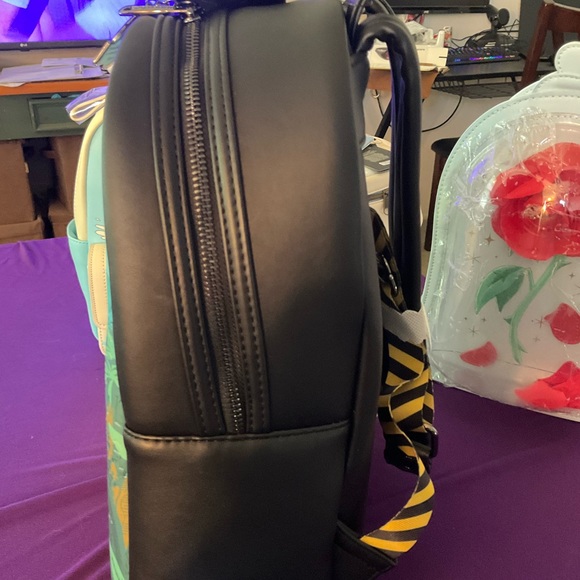 Jurassic Park Loungefly Backpack & Wallet Set - Picture 4 of 14